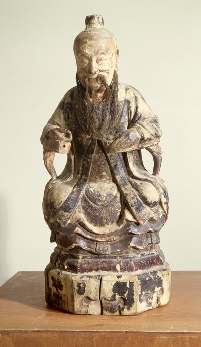 लाओ-त्ज़ु (c.604-531) मास्टर (चित्रित लकड़ी) का ताज पहने द्वारा Chinese School
