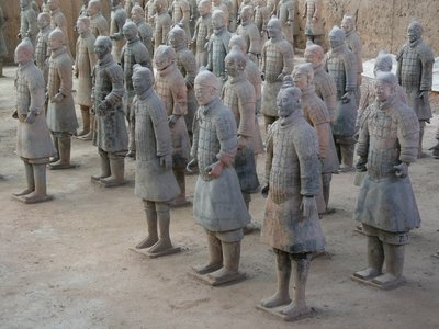 जियान संग्रहालय, सम्राट शी हुआंगडी की कब्र से टेराकोटा योद्धा द्वारा चीनी स्कूल