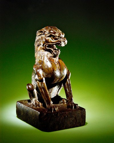 बैठा शेर, तांग राजवंश (618-906) (394849 भी देखें) द्वारा Chinese School Chinese School