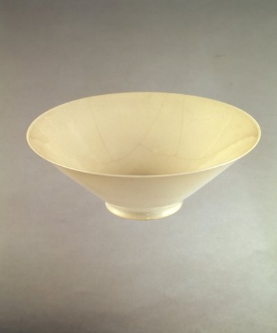 चिंग-ते-चेन भट्टों से युंग लो वाइन कप, c.1403-25 (चीनी मिट्टी के बरतन) द्वारा Chinese School Chinese School