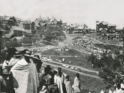 द प्लेन स्पीच, एंडोहेलो, एंटानानारिवो, मेडागास्कर, 1895। द्वारा कर्नल स्टीवर्ट
