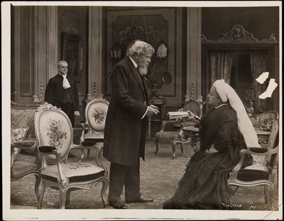 अभी भी फिल्म 'सिक्सटी इयर्स ए क्वीन' से, c.1914 (b/w फोटो) द्वारा कंपनी बायरन