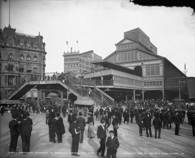 मैनहट्टन ब्रुकलिन ब्रिज, न्यूयॉर्क में प्रवेश, c.1905 द्वारा डेट्रोइट प्रकाशन कंपनी