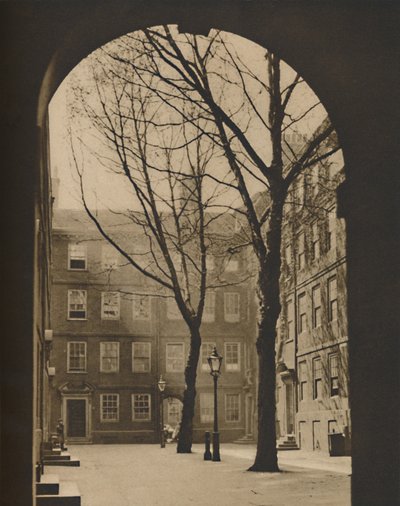 मंदिर के भीतर शुरुआती वसंत का एक दृश्य, c1935। द्वारा डोनाल्ड मैकलेश