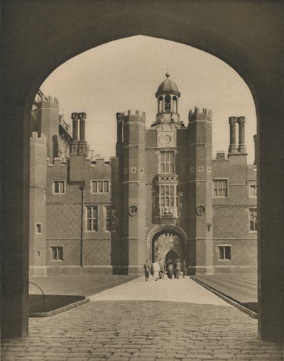 बेस कोर्ट, वॉल्सी पैलेस का पहला चतुर्भुज, c1935। द्वारा डोनाल्ड मैकलेश