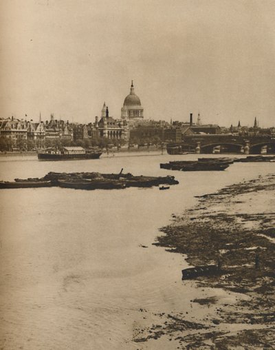 वाटरलू ब्रिज के दक्षिण छोर से तटबंध और ब्लैकपियर, c1935। द्वारा डोनाल्ड मैकलेश
