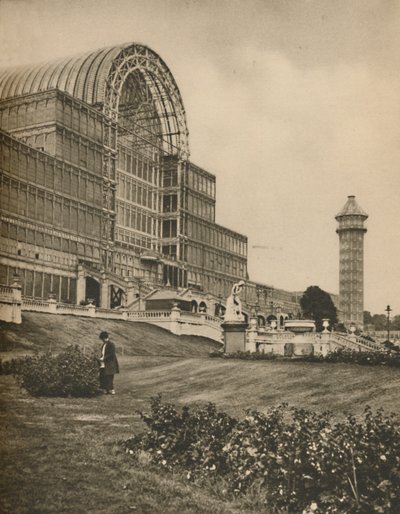 सिडेनहैम में क्रिस्टल पैलेस के ग्लास और गर्डर्स, c1935। द्वारा डोनाल्ड मैकलेश