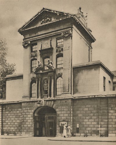 सेंट बार्थोलोम्यूज़ का मुख्य द्वार, लंडोंस सबसे बड़ा अस्पताल, c1935। द्वारा डोनाल्ड मैकलेश