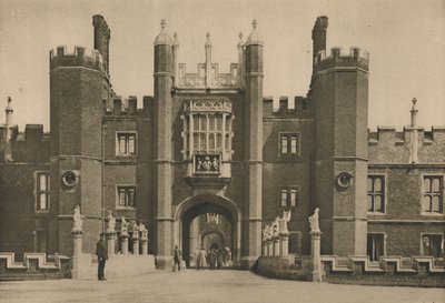 हैल्प्स कोर्ट पैलेस और डिसेंड्रिड ब्रिज के वोल्डीज़ वेस्ट फेस, c1935। द्वारा डोनाल्ड मैकलेश