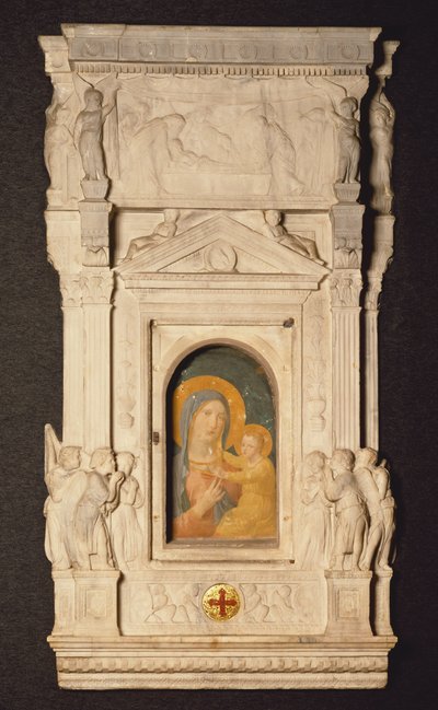डोनाटेलो (1386-1466) द्वारा सैक्रामेंट ऑफ यूचरिस्ट, या सिबोरियम का तम्बू, बुखार के मैडोना को दर्शाने वाले 14वीं सदी के फ्रेस्को के टुकड़े के साथ, सेंट पीटर्स बेसिलिका, रोम, वेटिकन सिटी के खजाने का संग्रहालय द्वारा Donatello