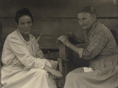 [अर्मिंडा आंटी मिंडी एंडरसन कर्टिस, और दोस्त], 1930-1934 (प्लैटिनम प्रिंट) द्वारा डोरिस उलमन
