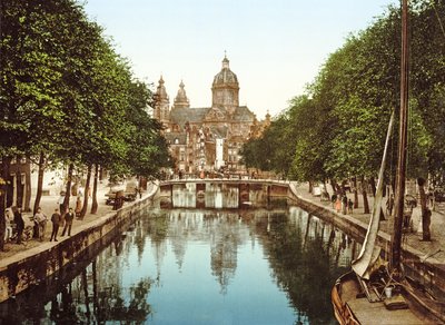 Voorburgwal को Sint Nicolaas Basilica, एम्स्टर्डम, पब से नीचे देखें। c.1900 द्वारा डच फोटोग्राफर