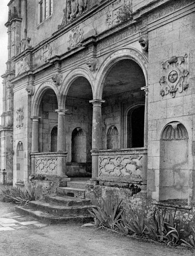 लॉजिया, क्रैनबोर्न मैनर हाउस, डोर्सेट, 1924-1926। द्वारा ई। कमीने