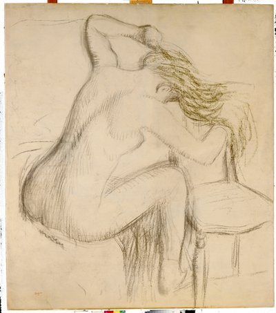 एक बैठा हुआ नग्न महिला अपने बालों को स्टाइल करती हुई द्वारा Edgar Degas