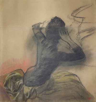 बैठा महिला अपने बालों को समेटती है, c.1884 (चाक और कागज पर पेस्टल) द्वारा एडगर डीगास