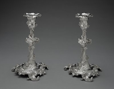कैंडलस्टिक्स की जोड़ी, c.1755-56 (चांदी) द्वारा एडवर्ड वैकलिन