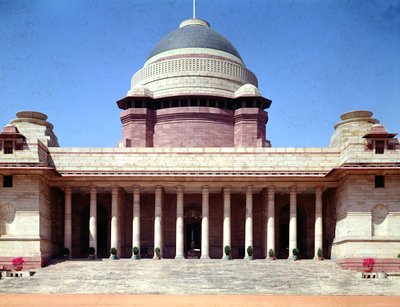 वायसराय हाउस के सामने केंद्र पोर्टिको द्वारा एडविन लैंडसीर