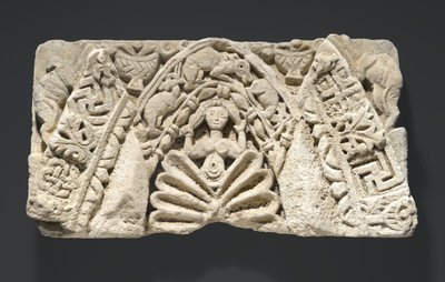 महिला आकृति के साथ आर्क (चूना पत्थर) द्वारा मिस्र