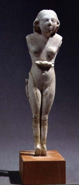 एक नग्न महिला की प्रतिमा, अनंत काल, c.3100-2700 ईसा पूर्व (दरियाई घोड़ा हाथीदांत) द्वारा मिस्र
