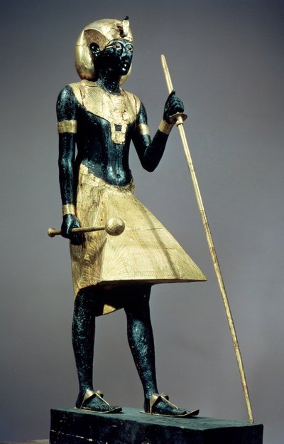 तूतनखामुन की कब्र से राजा की मूर्ति को हटाएं (c.1370-52 ईसा पूर्व) द्वारा Egyptian 18th Dynasty