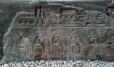 मिस्र का प्राचीन काल: फिरौन रामसेस II (1292-1186 ईसा पूर्व) द्वारा जीते गए क्षेत्रों के प्रतीक को सजाने वाली राहत का विवरण। लक्सर का मंदिर। ईस्ट बैंक (थीब्स), मिस्र द्वारा मिस्र का 19 वां राजवंश