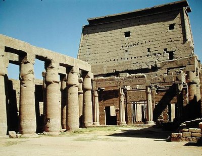 पेरिस्टाइल कोर्ट द्वारा Egyptian 19th Dynasty
