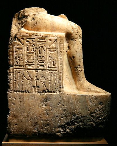 रामेसेस II (1279-13) और पत्नी, न्यू किंगडम (अलबास्टर) की एक मूर्ति से एक टुकड़े का साइड व्यू (241414 भी देखें) द्वारा मिस्र का 19 वां राजवंश
