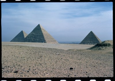 खूफ, खफरे और मेनक्योर के पिरामिड, पुराने साम्राज्य का दृश्य द्वारा Egyptian 4th Dynasty