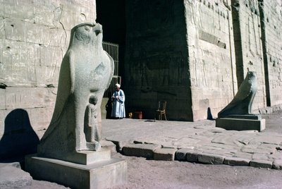 होरस के मंदिर में प्रवेश द्वारा Egyptian Ptolemaic Period