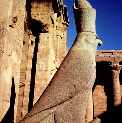 हॉरस की मूर्ति, कोर्ट ऑफ प्रसाद ऑफ होरस के मंदिर में द्वारा Egyptian Ptolemaic Period