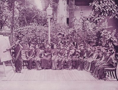 एक हिंदू गर्ल्स स्कूल द्वारा अंग्रेजी फोटोग्राफर