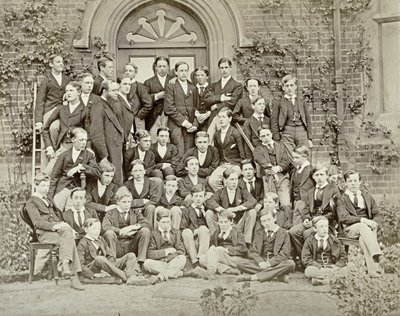 एटन कॉलेज में 1870 के दशक में एक हाउस फ़ोटोग्राफ़ द्वारा English Photographer