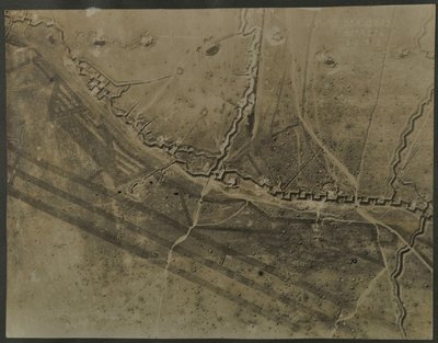 WWI की खाइयों के साथ हवाई तस्वीर, 1918 द्वारा अंग्रेजी फोटोग्राफर