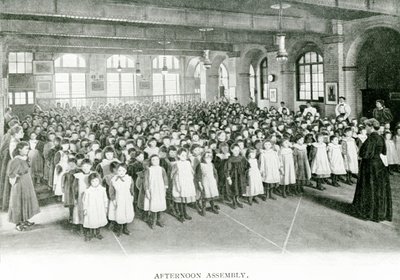 दोपहर विधानसभा, c.1900 (b/w फोटो) द्वारा अंग्रेजी फोटोग्राफर