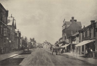 Aldeburgh, हाई स्ट्रीट (b/w फोटो) द्वारा अंग्रेजी फोटोग्राफर