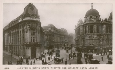 Aldwych में Gaiety Theatre और Waldorf Hotel दिखा रहा है द्वारा अंग्रेजी फोटोग्राफर