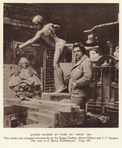 अल्फ्रेड गिल्बर्ट, अंग्रेजी मूर्तिकार इरोसो पर काम कर रहे हैं द्वारा अंग्रेजी फोटोग्राफर