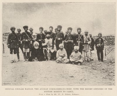 जनरल ग़ोलम हैदर, अफगान कमांडर-इन-चीफ़, कैबुल को ब्रिटिश मिशन के एस्कॉर्ट अधिकारियों के साथ द्वारा अंग्रेजी फोटोग्राफर