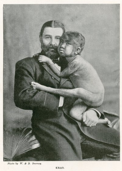 क्राउ, द मिसिंग लिंक, 1887 में एक्वेरियम, वेस्टमिंस्टर, लंदन में प्रदर्शित किया गया द्वारा अंग्रेजी फोटोग्राफर
