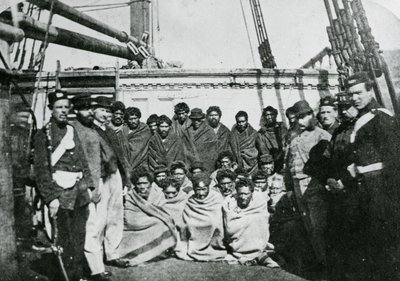 1866 में वेलिंगटन हार्बर में एक जेल में बंद माओरी कैदी द्वारा अंग्रेजी फोटोग्राफर