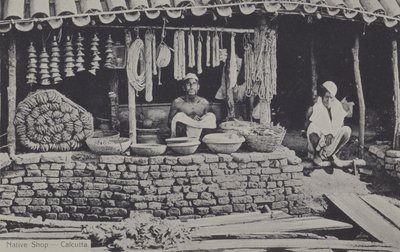देशी दुकान, कलकत्ता, भारत (बी/डब्ल्यू फोटो) द्वारा अंग्रेजी फोटोग्राफर