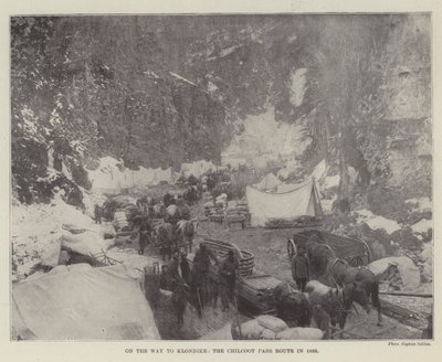 क्लोंडाइक के मार्ग पर, 1898 में चिलकूट दर्रा मार्ग द्वारा अंग्रेजी फोटोग्राफर