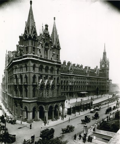 सेंट पैनक्रास रेलवे स्टेशन; अप्रैल 1899 से तस्वीर द्वारा अंग्रेजी फोटोग्राफर