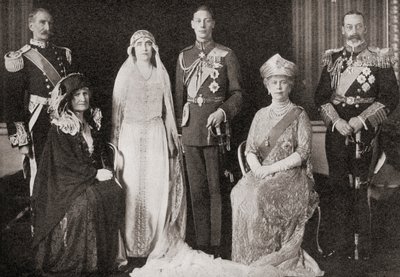द रॉयल एंड डचेस ऑफ यॉर्क की शादी में ब्रिटिश रॉयल फैमिली, 1923, द स्टोरी ऑफ़ ट्वेंटी फाइव इयर्स से, 1935 में द्वारा अंग्रेजी फोटोग्राफर