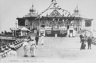 द पियर पैवेलियन, हेस्टिंग्स, c.1890 द्वारा अंग्रेजी फोटोग्राफर