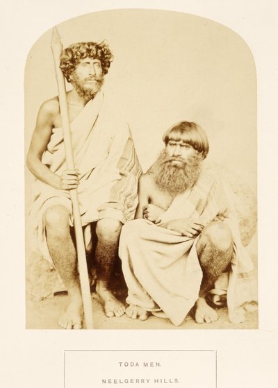 टोडा मेन, नीलगिरी हिल्स, द पीपुल ऑफ इंडिया, जे। फोर्ब्स वॉटसन द्वारा, 1868 प्रकाशित (एल्बम मीन) द्वारा अंग्रेजी फोटोग्राफर