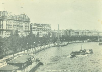विक्टोरिया तटबंध, वेस्टमिंस्टर एलबी: हंगरफोर्ड ब्रिज, 1895 से उत्तर की ओर देख रहे हैं द्वारा अंग्रेजी फोटोग्राफर