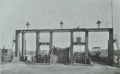 वूलविच फेरी का दृश्य, 1896 द्वारा अंग्रेजी फोटोग्राफर