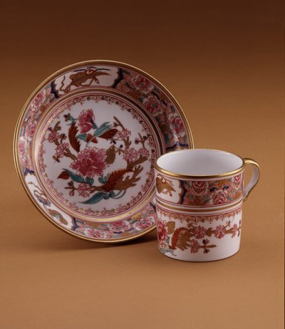 चीनी शैली के कॉफी कप और तश्तरी, स्पोड, स्टैफ़ोर्डशायर, c.1800 (चीनी मिट्टी के बरतन) द्वारा English School
