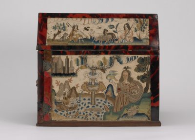 कशीदाकारी कास्केट, c.1660 (रेशम, कैनवास, लकड़ी, कछुआ और चांदी के माउंट) द्वारा अंग्रेजी स्कूल